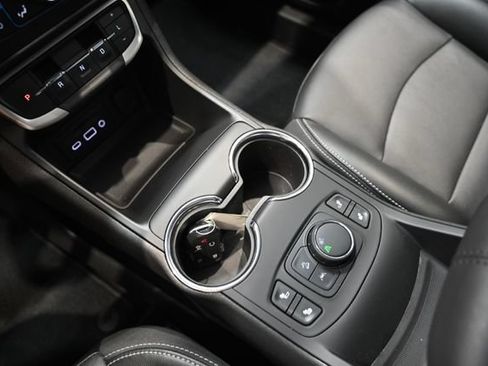 Used 2023 GMC Terrain SLT FWD image 19