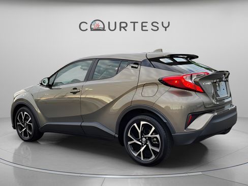 Certified 2021 Toyota C-HR XLE image 3