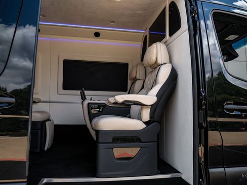 Used 2022 Mercedes-Benz Sprinter 2500 image 56