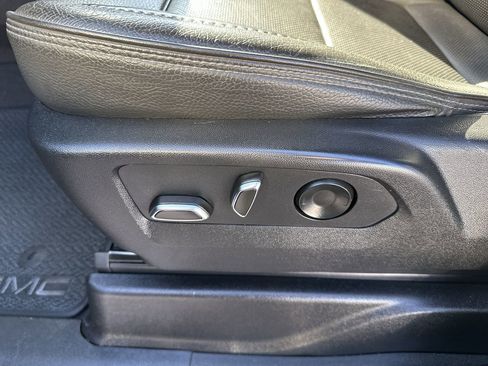 Certified 2022 GMC Yukon XL Denali image 12