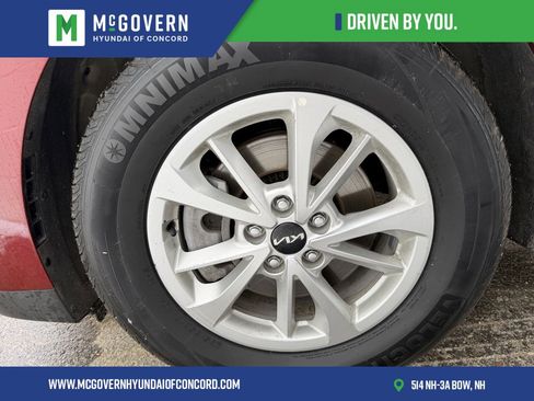 Used 2024 Kia Carnival LX image 27