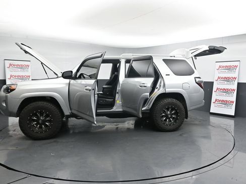 Used 2016 Toyota 4Runner SR5 image 28