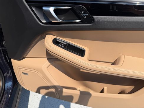 Certified 2022 Porsche Macan S AWD/4WD image 17