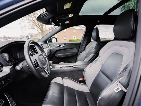 Used 2020 Volvo XC60 T6 R-Design image 23