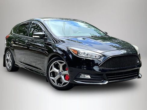 Used 2017 Ford Focus ST FWD image 2