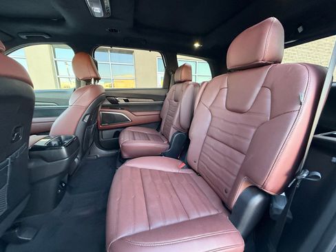 Used 2024 Kia Telluride SX Prestige image 17