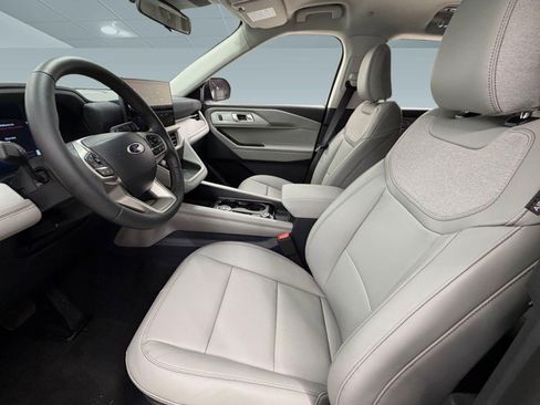New 2026 Ford Explorer Active w/ Active Comfort Package AWD/4WD image 4