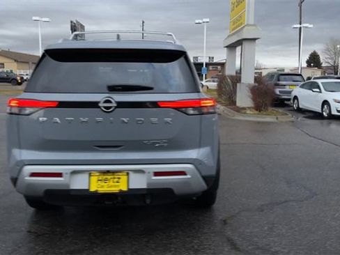Used 2025 Nissan Pathfinder Platinum image 8