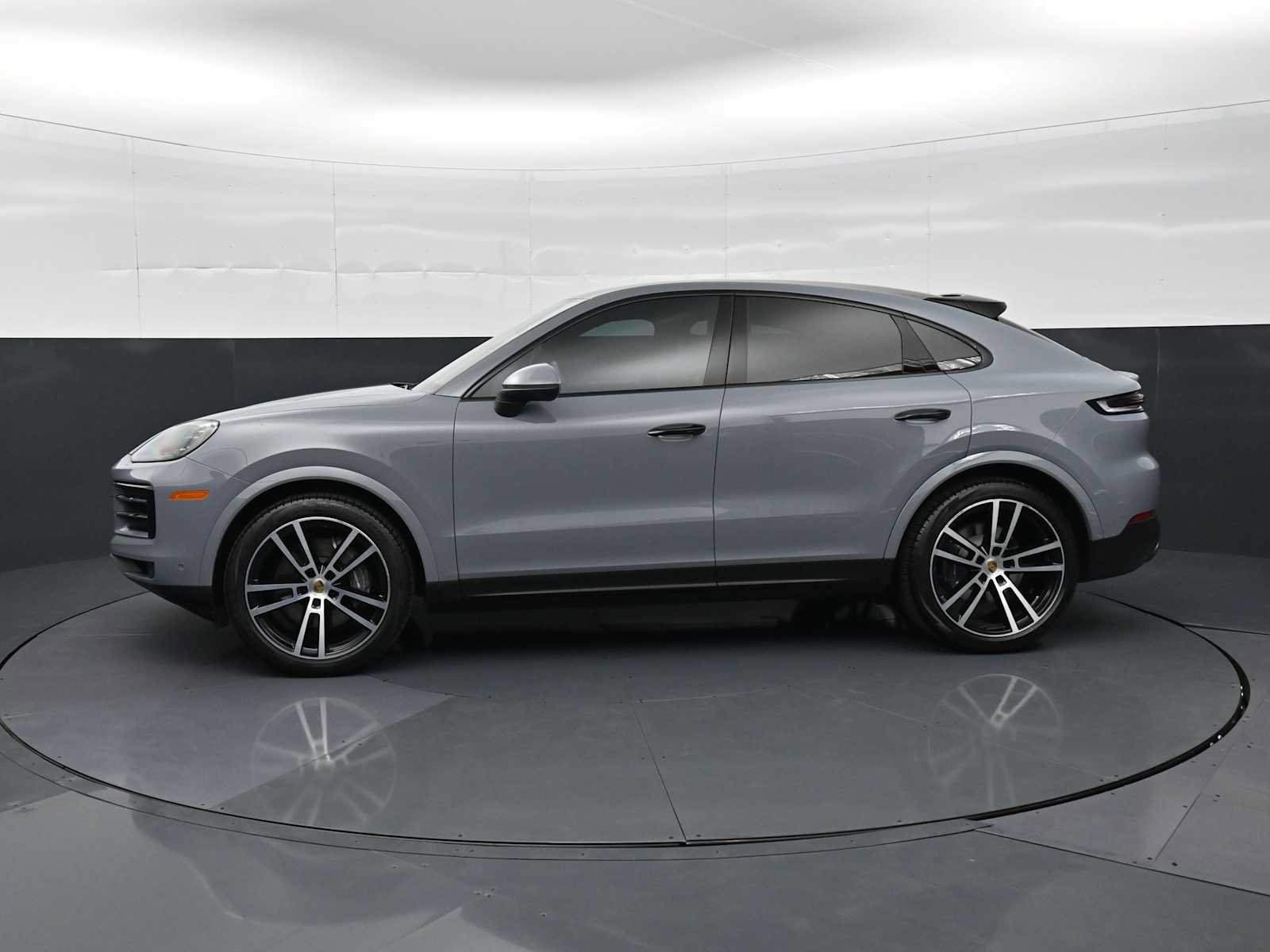 Certified 2024 Porsche Cayenne Coupe AWD/4WD image 2