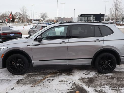 Used 2023 Volkswagen Tiguan SE R-Line image 4