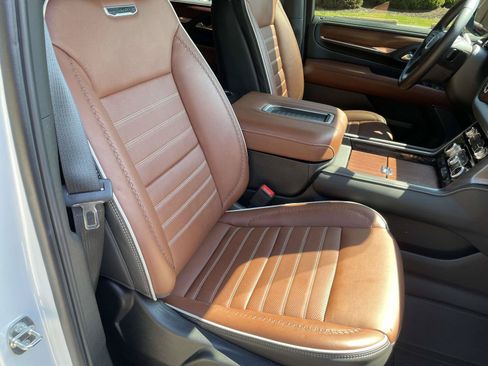 Used 2023 GMC Yukon Denali Ultimate AWD/4WD image 24