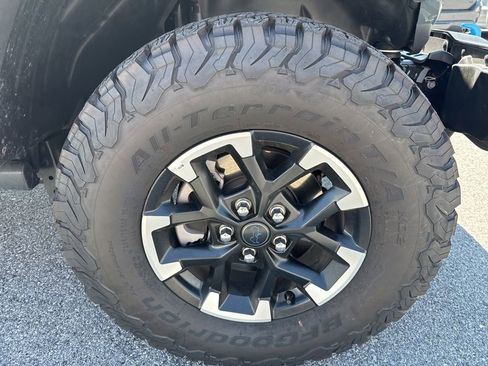 Used 2025 Jeep Wrangler Unlimited Rubicon 4xe AWD/4WD image 14