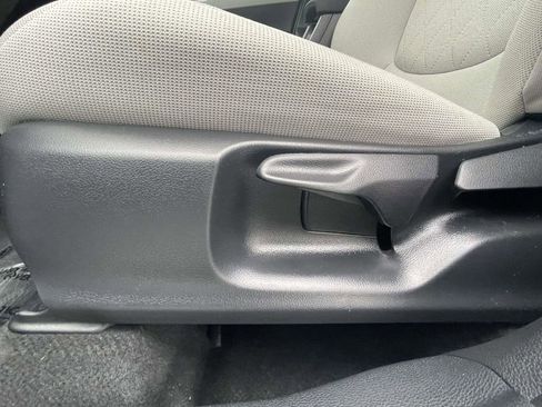 Used 2026 Toyota Corolla Cross LE FWD image 22