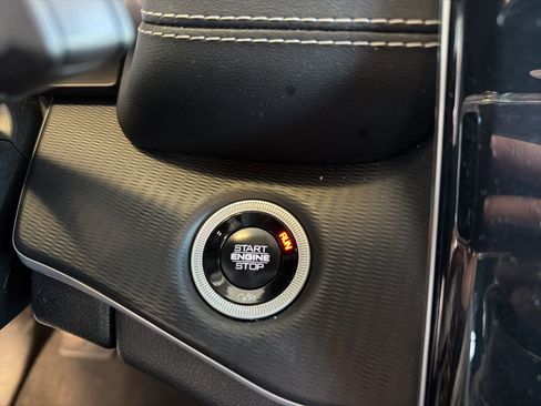 Used 2024 Jeep Grand Cherokee Altitude image 25