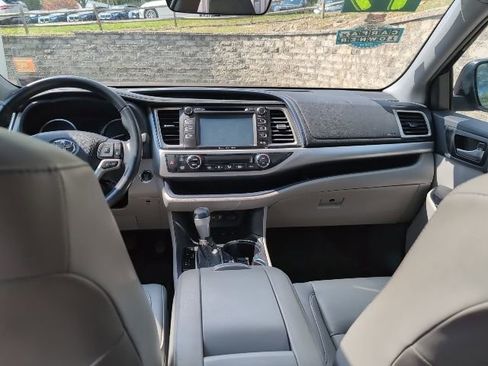 Used 2019 Toyota Highlander XLE w/ Protection Package #3 AWD/4WD image 23