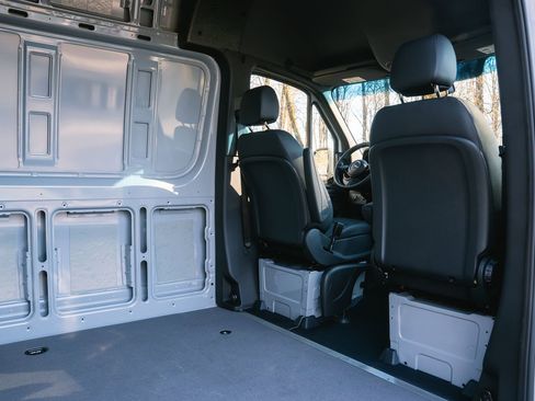 Used 2025 Mercedes-Benz Sprinter 2500 image 13