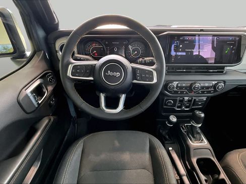 Used 2024 Jeep Wrangler Unlimited Sahara w/ Safety Group AWD/4WD image 5