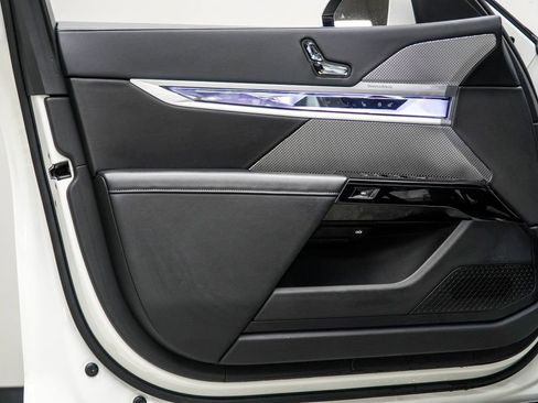 Used 2025 BMW 740i RWD image 32