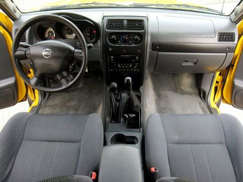 Used 2004 Nissan Frontier XE w/ (PWR) XE Pwr Pkg AWD/4WD image 21
