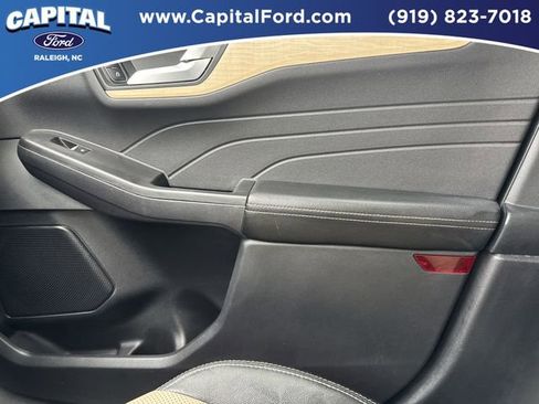 Certified 2022 Ford Escape Titanium w/ Titanium Elite Package image 31