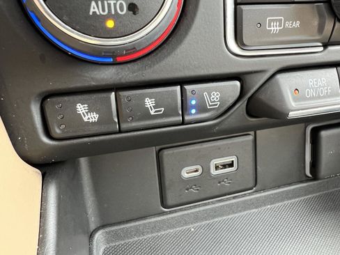 Used 2022 Chevrolet Tahoe Premier AWD/4WD image 34