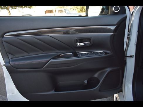 Used 2021 Mitsubishi Outlander GT image 17