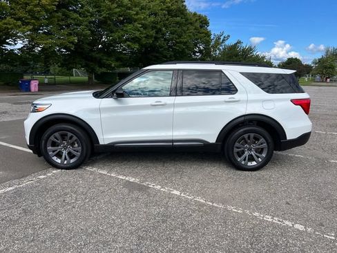 Used 2023 Ford Explorer XLT w/ Equipment Group 202A AWD/4WD image 6