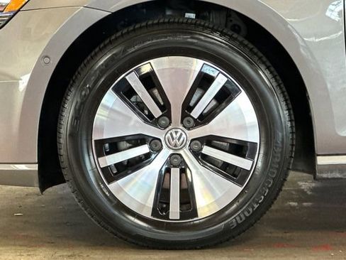 Used 2016 Volkswagen e-Golf SEL Premium w/ Driver Assistance Package image 33