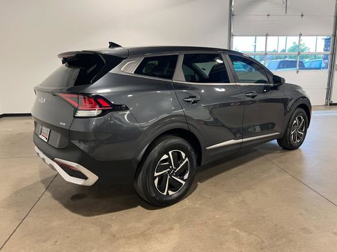 Used 2023 Kia Sportage LX AWD/4WD image 3
