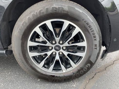 Used 2025 Ford Expedition Max Platinum AWD/4WD image 18