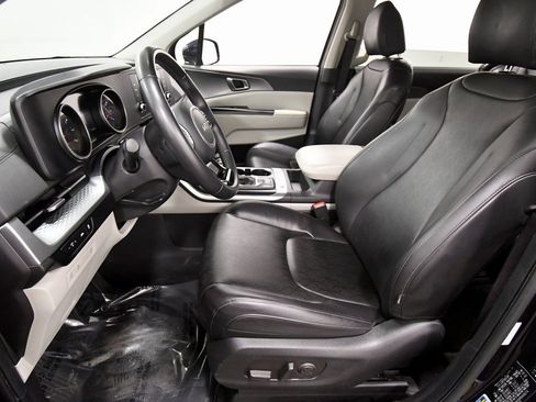 Certified 2024 Kia Carnival LX image 13