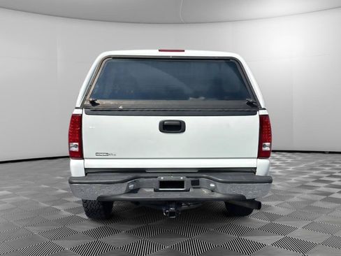 Used 2005 Chevrolet Silverado 2500 LS w/ Heavy-Duty Power Package AWD/4WD image 8