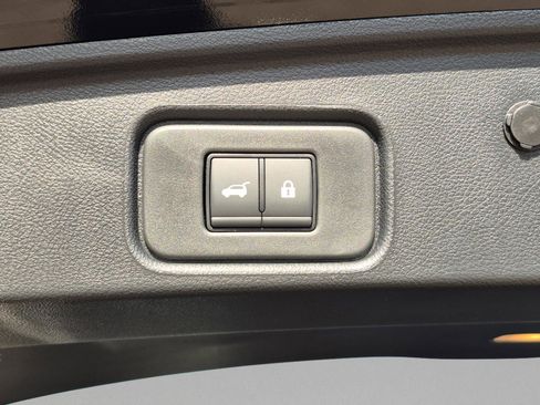 New 2026 Nissan Pathfinder SV w/ SV Premium Package FWD image 11