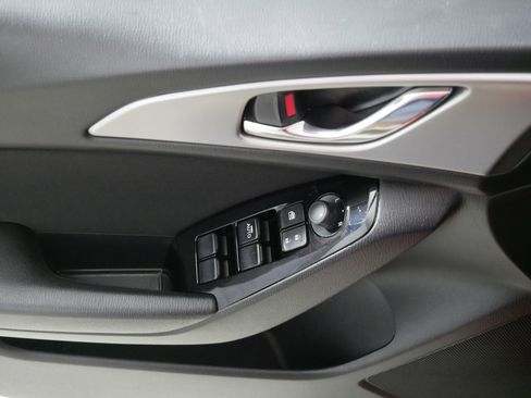 Used 2018 MAZDA MAZDA3 Sport image 19