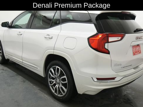 Used 2024 GMC Terrain Denali w/ Denali Premium Package AWD/4WD image 6