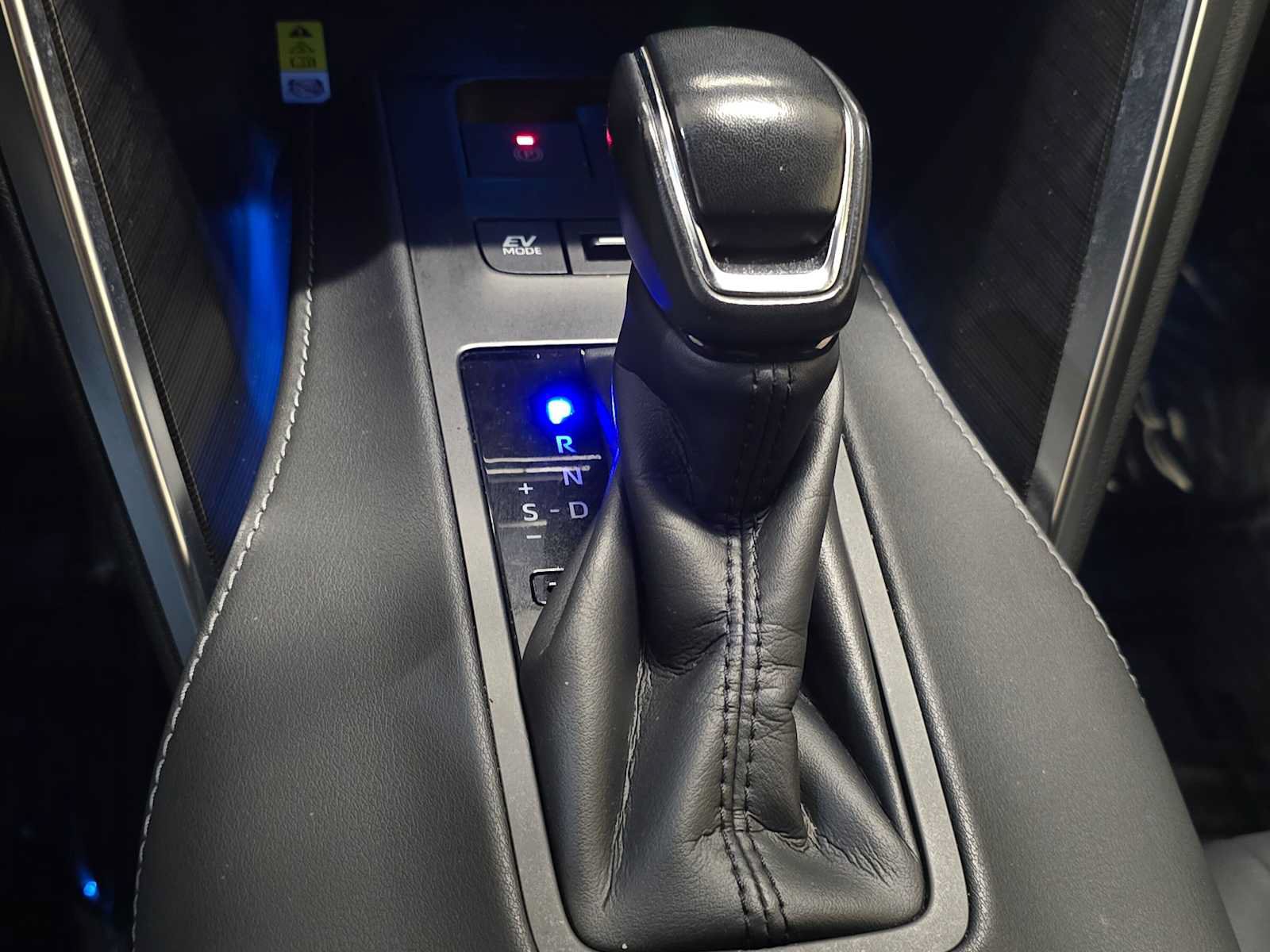 Certified 2021 Toyota Venza XLE AWD/4WD image 17