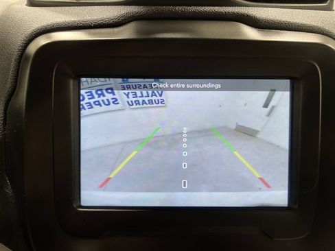 Used 2018 Jeep Renegade Latitude AWD/4WD image 17