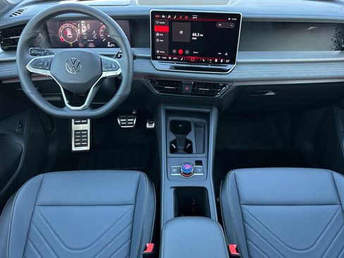 New 2026 Volkswagen Tiguan SE R-Line FWD image 11