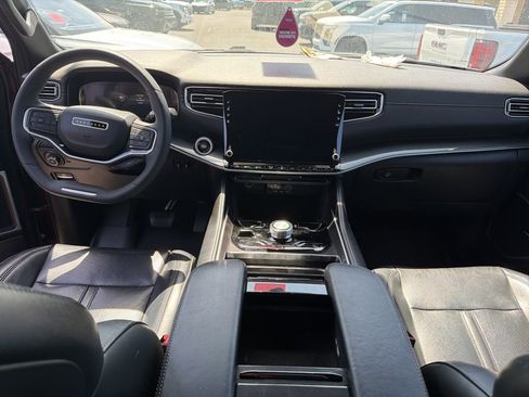 Used 2023 Jeep Wagoneer L 4WD w/ HD Trailer Tow Package image 8