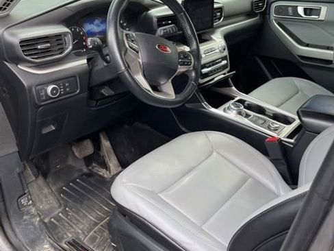 Used 2021 Ford Explorer XLT w/ Equipment Group 202A AWD/4WD image 8