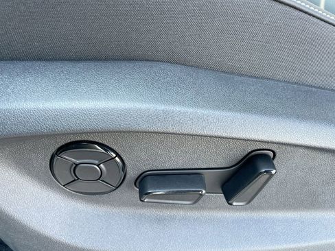 New 2025 Volkswagen Tiguan SE image 37