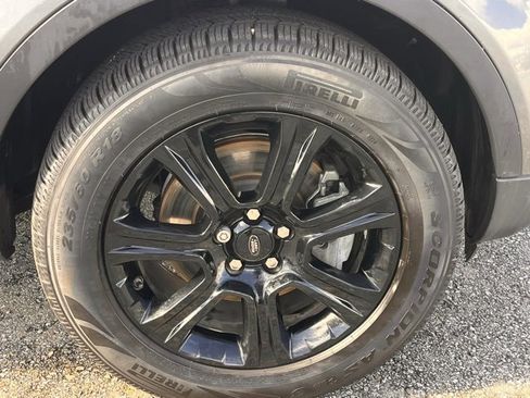 Used 2019 Land Rover Range Rover Evoque SE Premium image 32