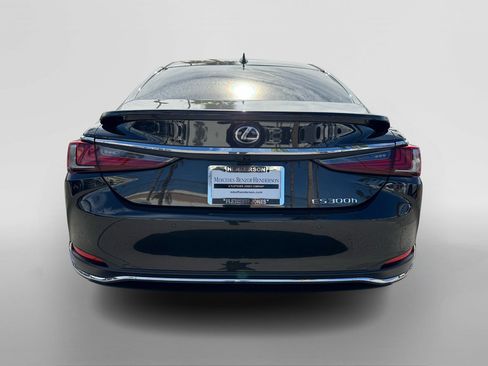 Used 2023 Lexus ES 300h w/ Accessory Package (Z2) image 4
