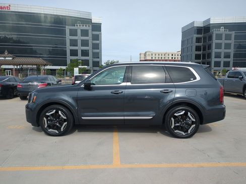 Certified 2023 Kia Telluride S w/ S Sunroof Package AWD/4WD image 2