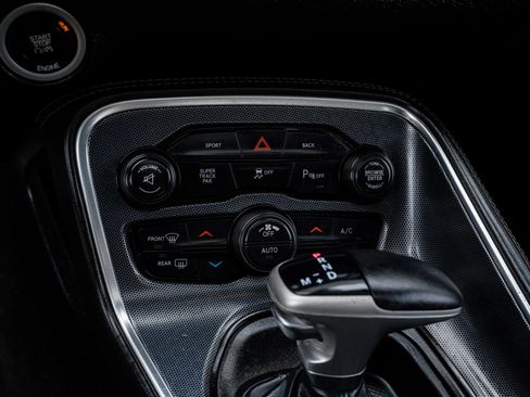 Used 2015 Dodge Challenger SXT Plus RWD image 28