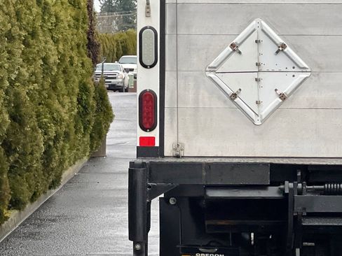 Used 2017 Chevrolet Express 4500 Extended image 22