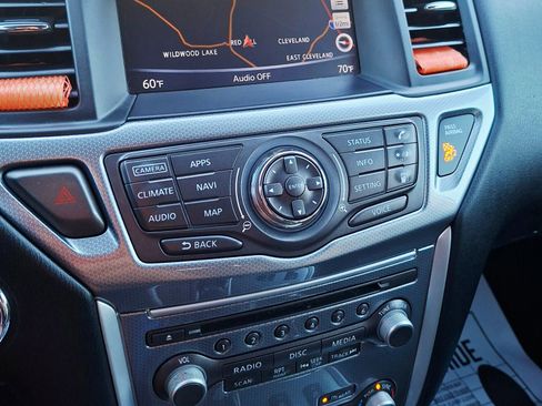 Used 2019 Nissan Pathfinder SL FWD image 16