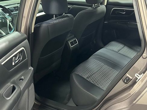 Used 2016 Nissan Altima 2.5 SV w/ Convenience Package image 9