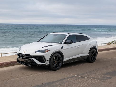 Used 2024 Lamborghini Urus S image 1