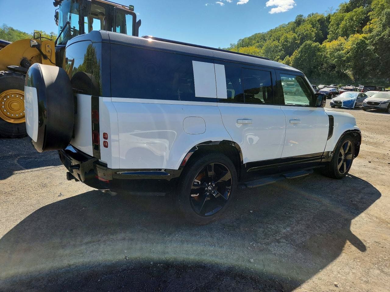 Used 2025 Land Rover Defender 130 X-Dynamic SE AWD/4WD image 5